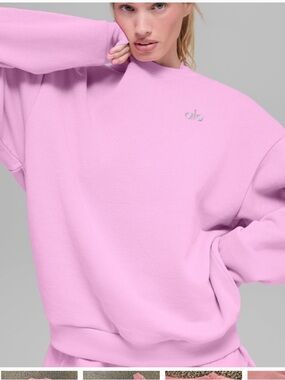 ALO Yoga Oversized Crewneck Sweatshirt in Soft Pink